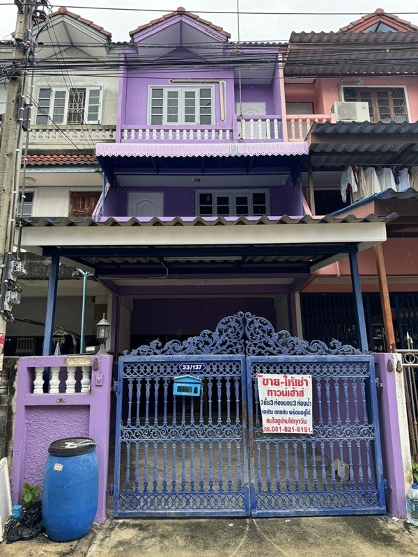 ให้เช่าทาวเฮ้าส์ 3 ชั้น พร้อมอยู่ หมู่บ้าน สินทวีแกรนด์วิลเลจน์ ใกล้ห้างเซ็นทรัล,บิ๊กซี พระราม2 โทร 081-8218151